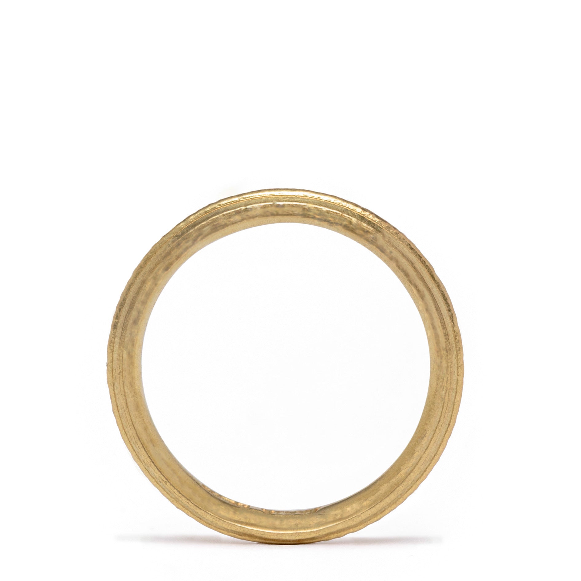 maya selway mable's table band 4mm, textured 18ct yellow gold