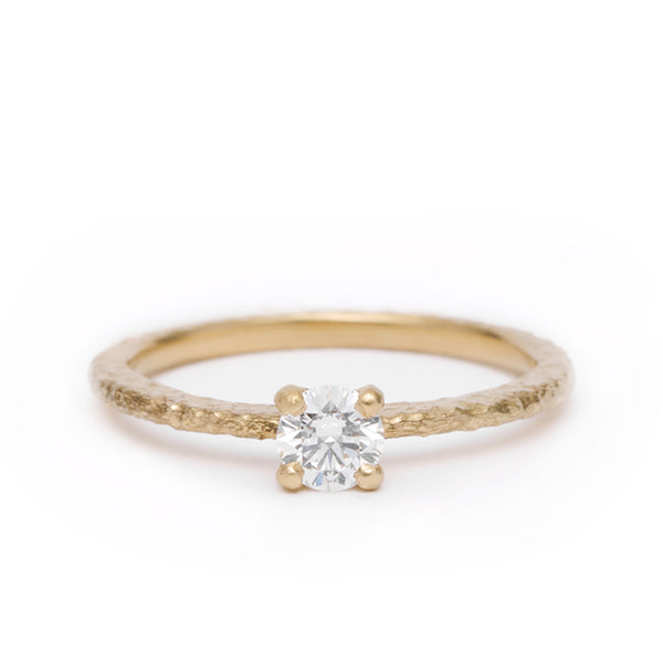 maya selway una solitaire ring 0.3ct textured 18ct yellow gold white diamond 0.33ct 